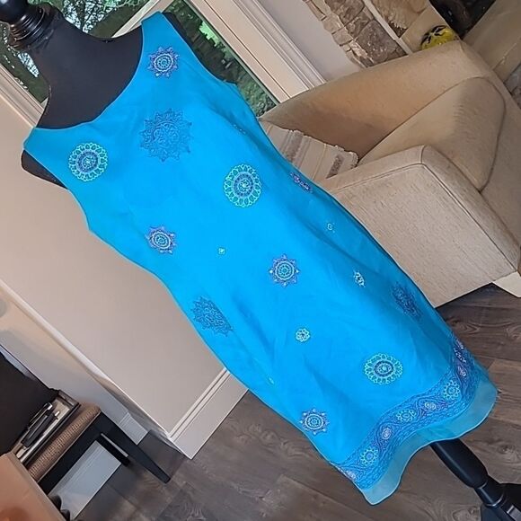 Plaza South petite embroidery details - Picture 1 of 15